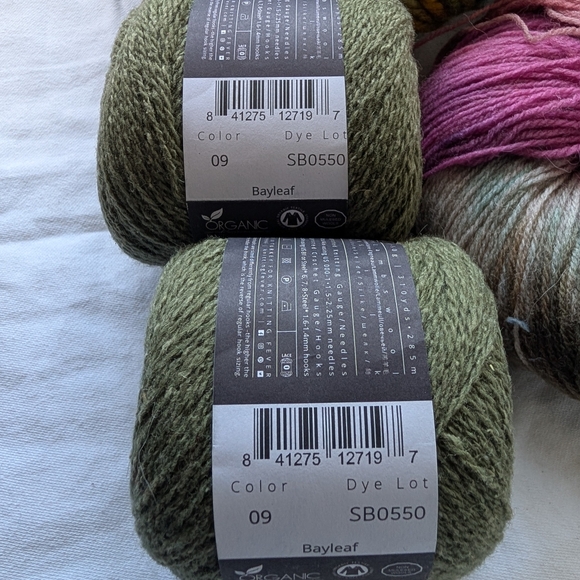 Yarn Lot Of Multicolor Wool & Wool Silk Blend Yarns - 4 Skeins - Picture 7 of 15